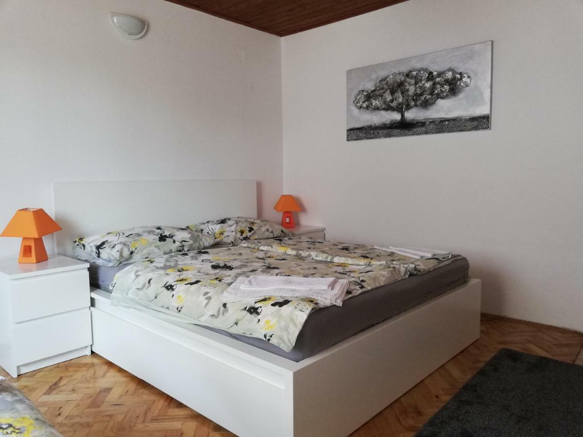 Sobe Zimmer Rooms Nika Tusilovic Exterior foto