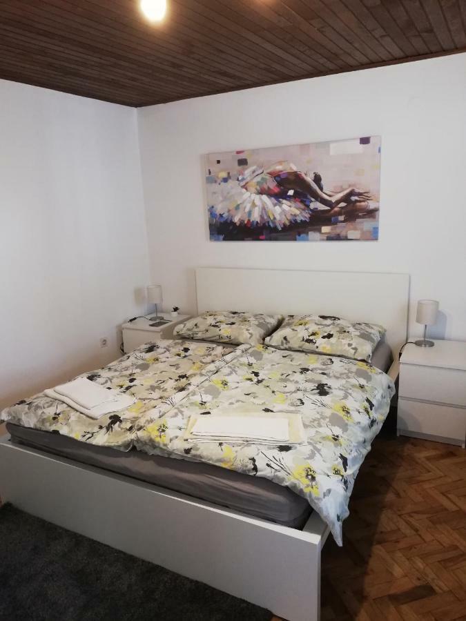 Sobe Zimmer Rooms Nika Tusilovic Exterior foto